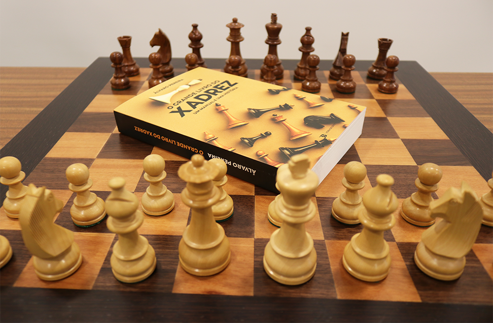O Grande Livro do Xadrez - Um Manual e uma História por Álvaro Pereira -  Loja FPX